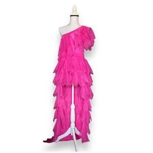 Kikiriki One Shoulder Frilly Tiered High Low Dress
Fits Sz S Pink Tulle Promgown